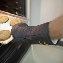 ShopHippo DC BATMAN Oven Mitt Set With Bat Symbol Design - Heat Resistant - 100% Cotton - Pair